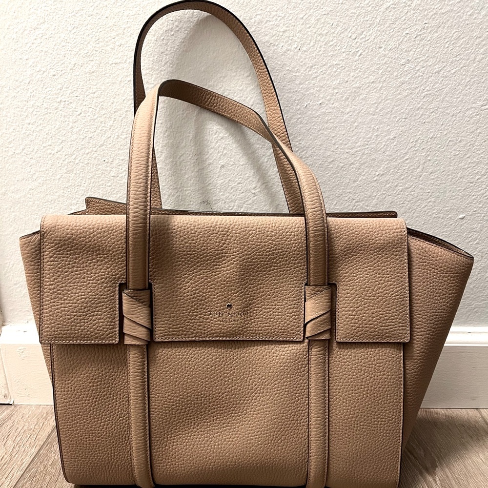 ✨BRAND NEW Kate Spade tote in a large size.